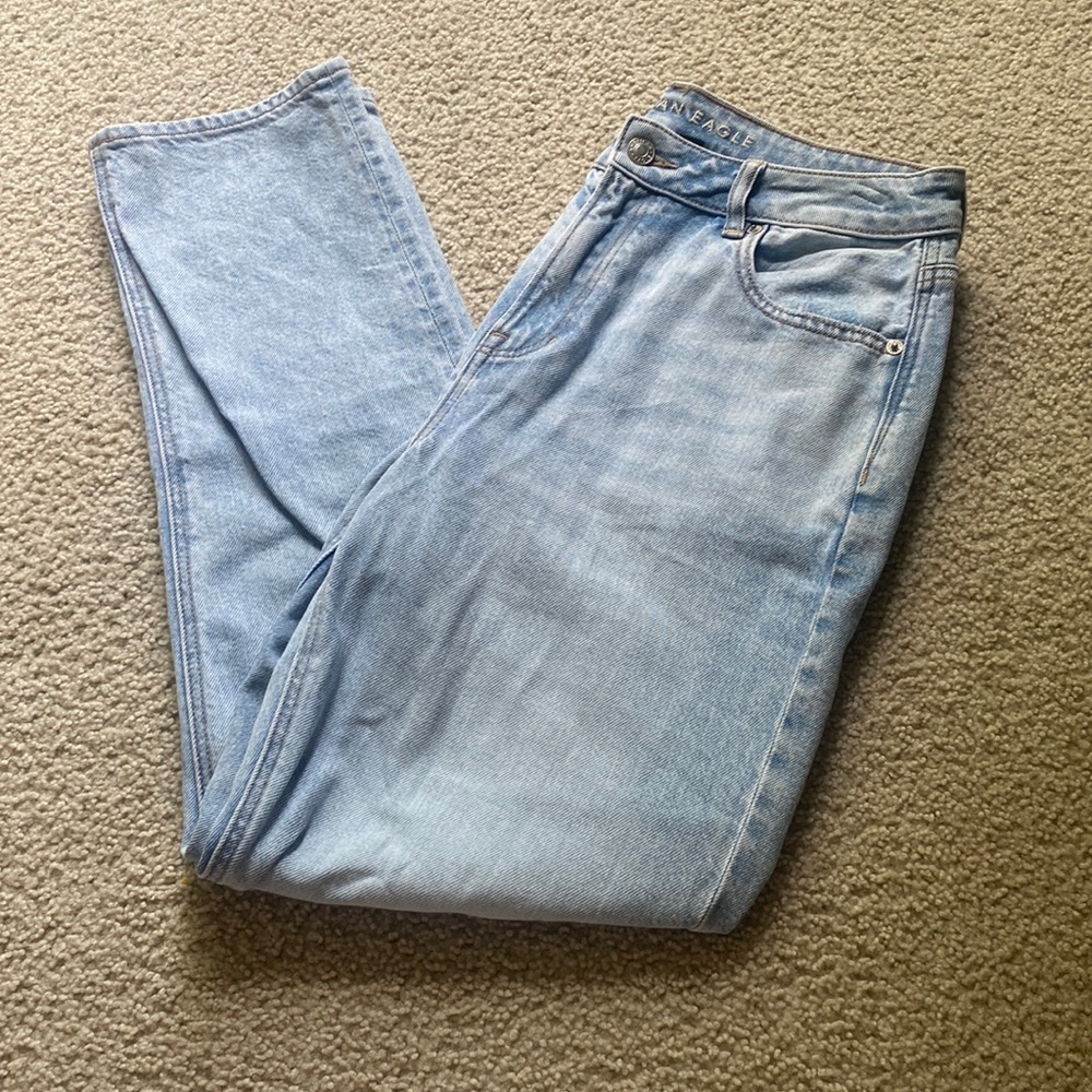 American Eagle Denim Mom Jeans — Size 8 Regular!!